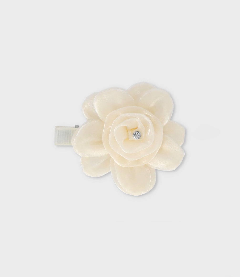 Pinche niña con flor