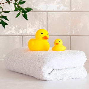 ¿Cómo bañar a un recién nacido? Paso a paso para disfrutar el primer baño