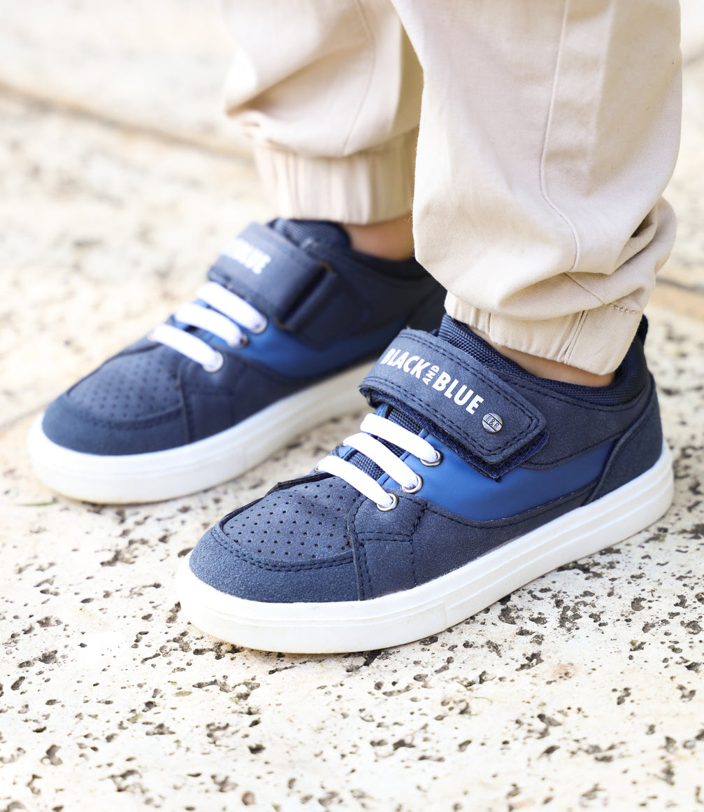Zapatilla Con Suela Plana Niño Azul Marino Black and Blue