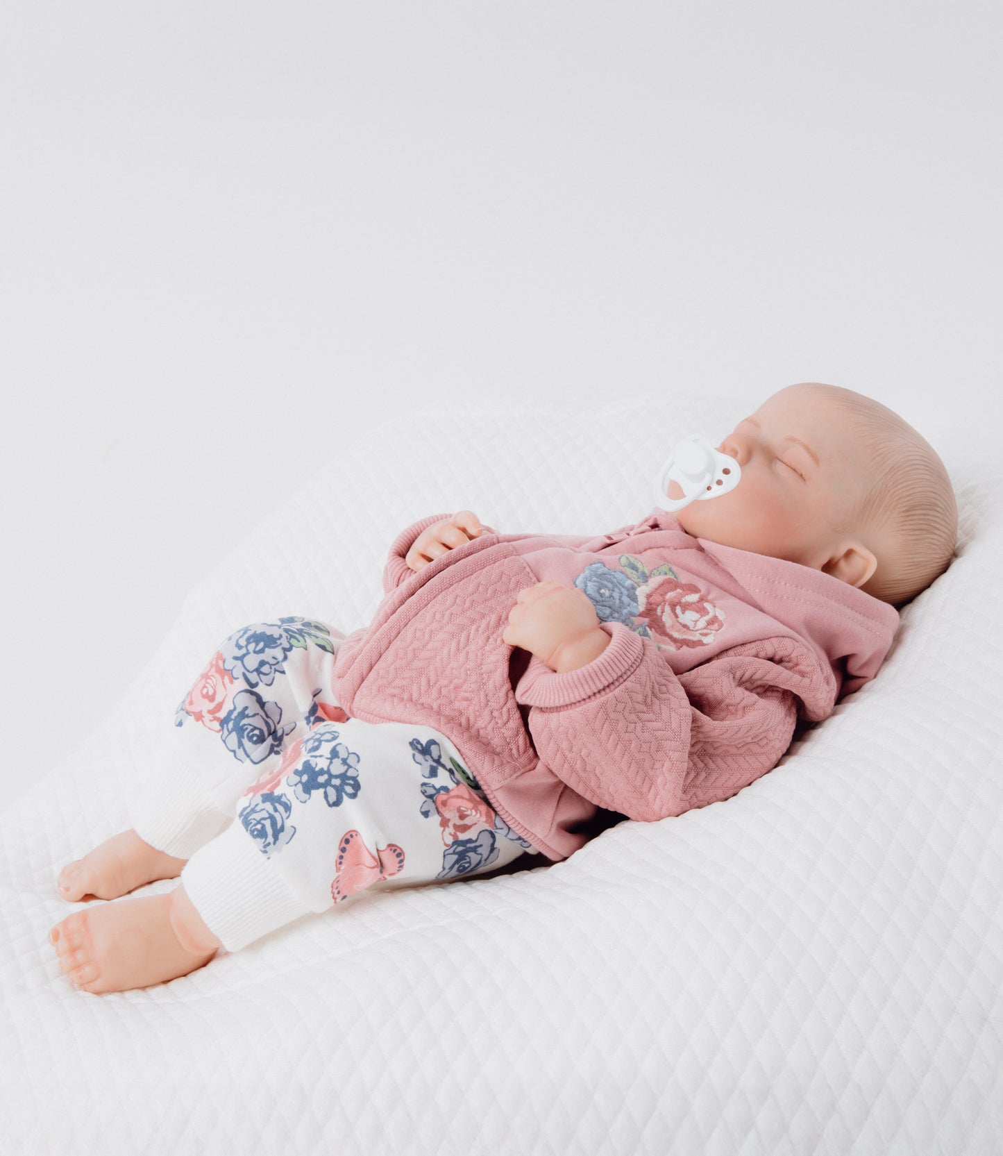 Muñeca baby reborn flores