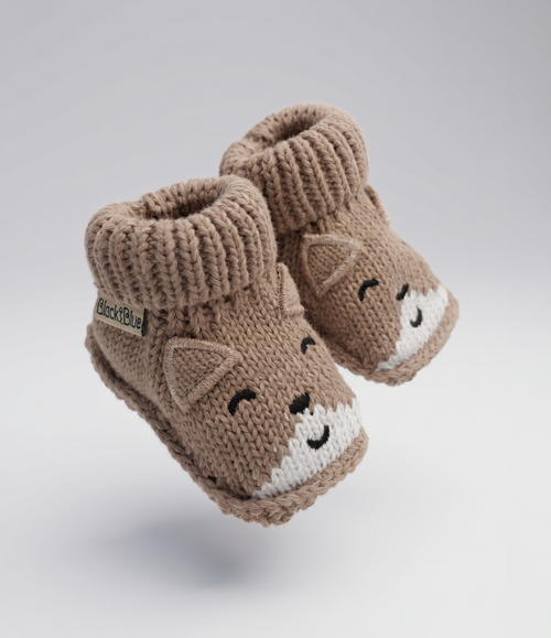 Pantuflas recién tejida de zorro