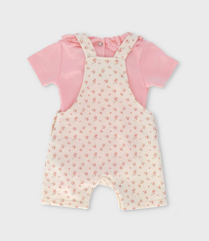 Jardinera recién nacida con flores