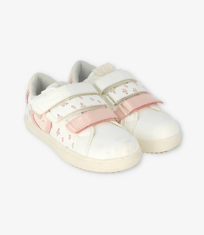 Zapatilla niña con corazón