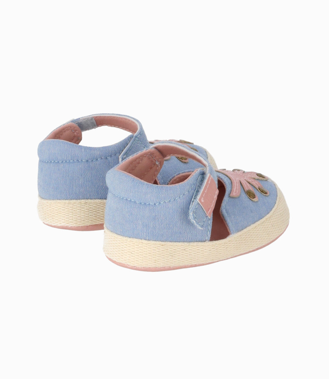 Bailarina recién nacida con flor