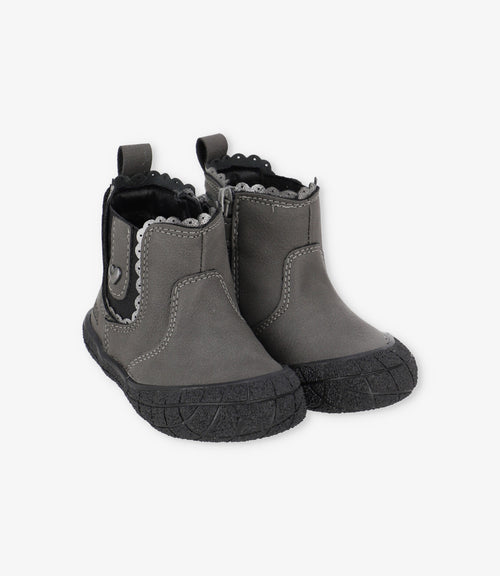 Bota bebé niña con corazón