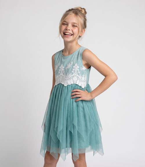 Vestido niña con pecho bordado