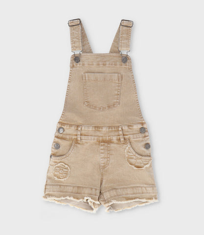 Jardinera niña aplicación de flores