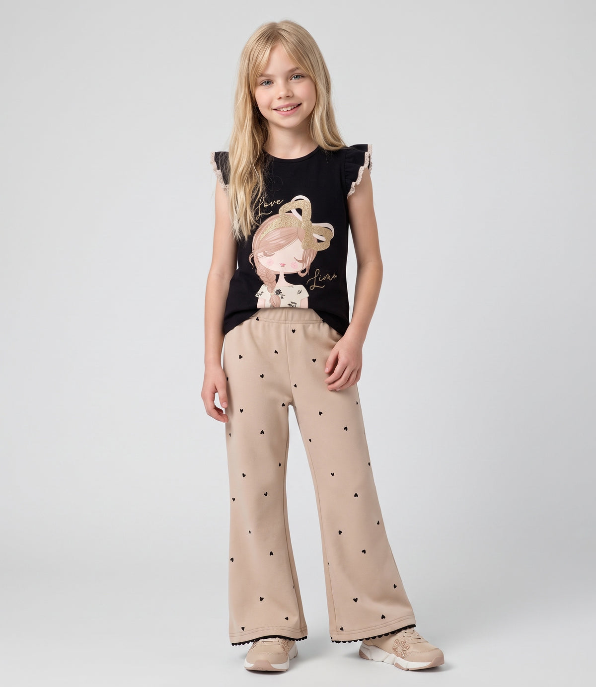 Conjunto niña con corazones