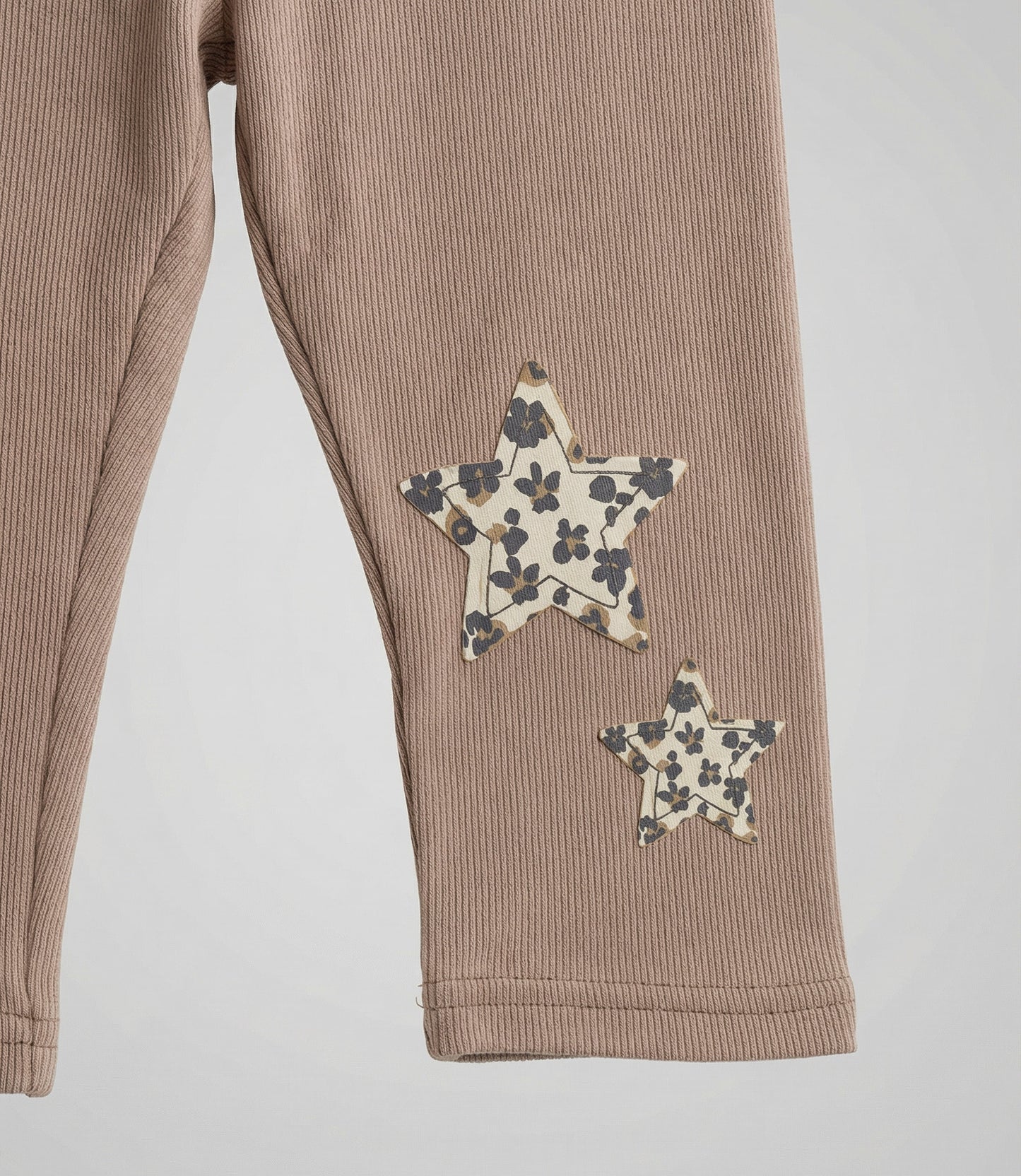 Calza niña con estrella animal print 2 años / Café