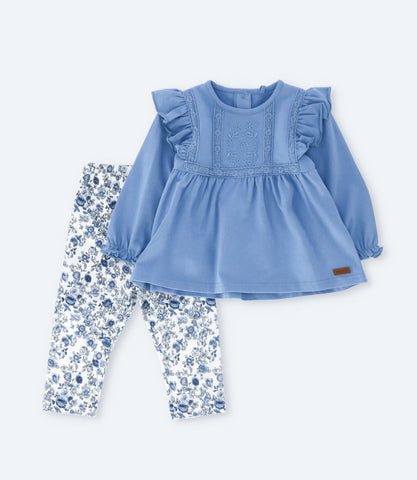 Conjunto bebé con vuelos bordados