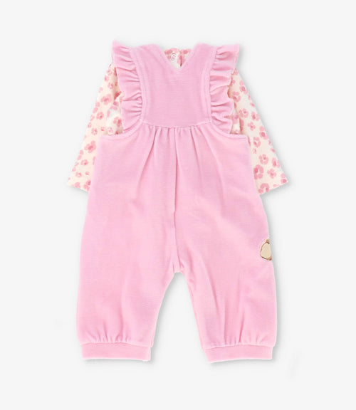 Jardinera recién nacida con vuelos y oso