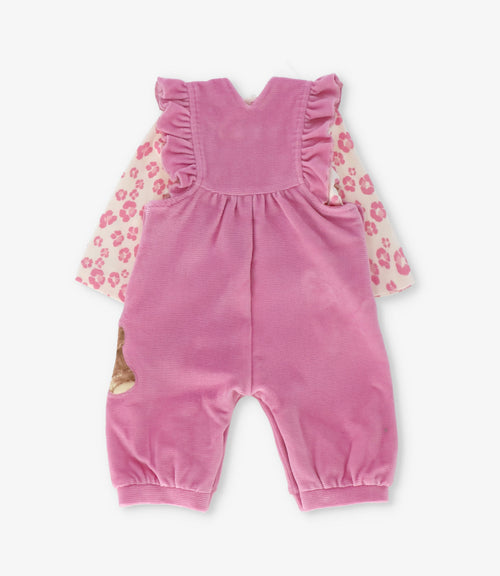 Jardinera recién nacida con vuelos y oso