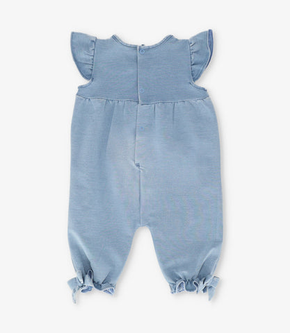 Enterito recién nacida con flores y vuelos