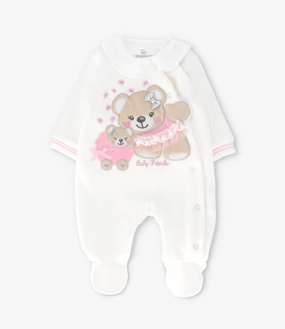 Enterito recién nacida con oso