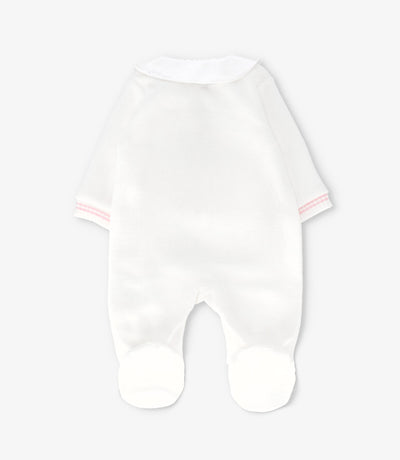 Enterito recién nacida con oso