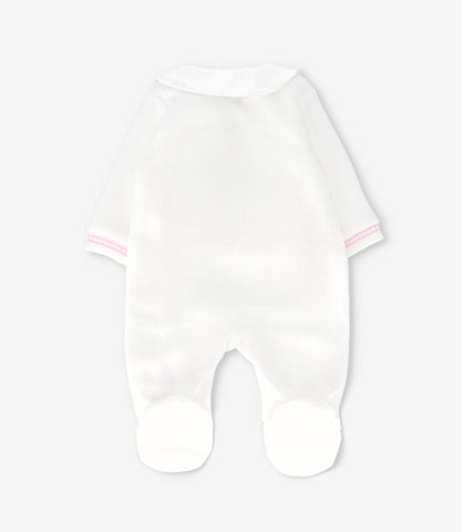 Enterito recién nacida con oso