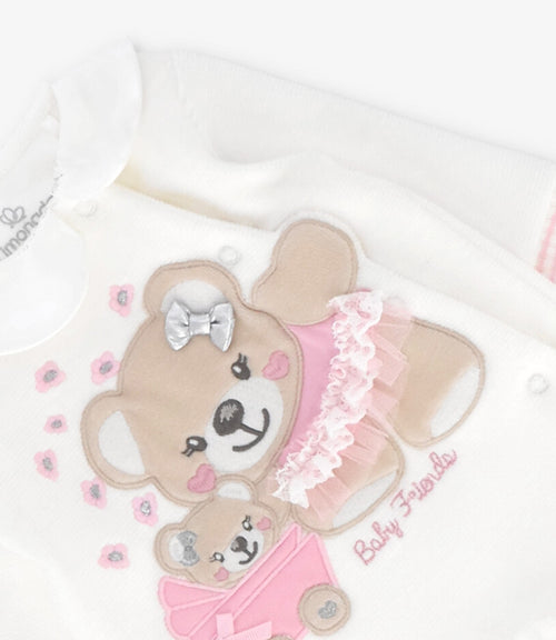 Enterito recién nacida con oso