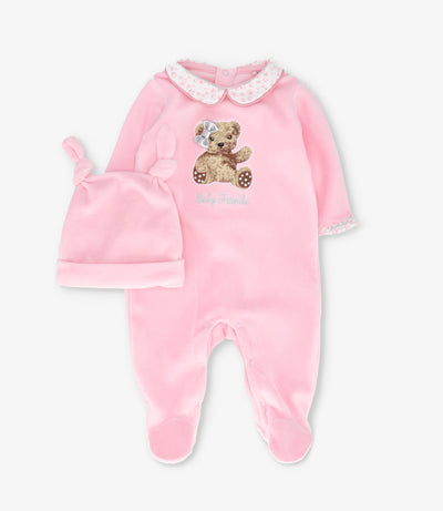 Enterito recién nacida con oso