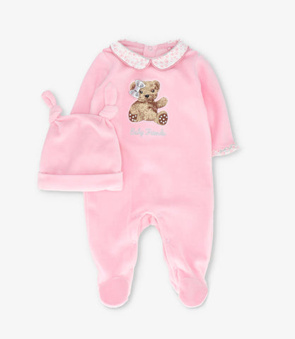 Enterito recién nacida con oso