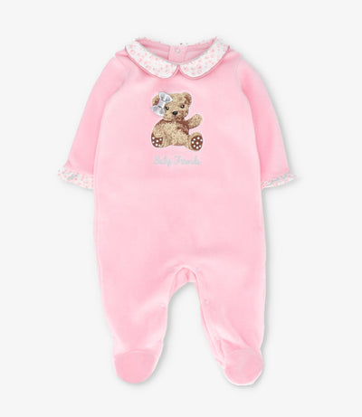 Enterito recién nacida con oso