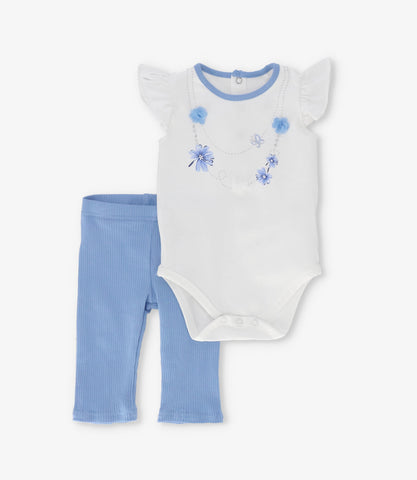 Conjunto recién nacida con flores y vuelos