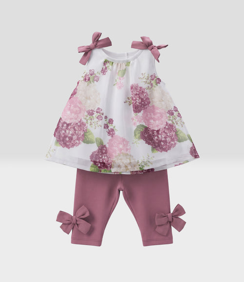 Conjunto recién nacida con flores