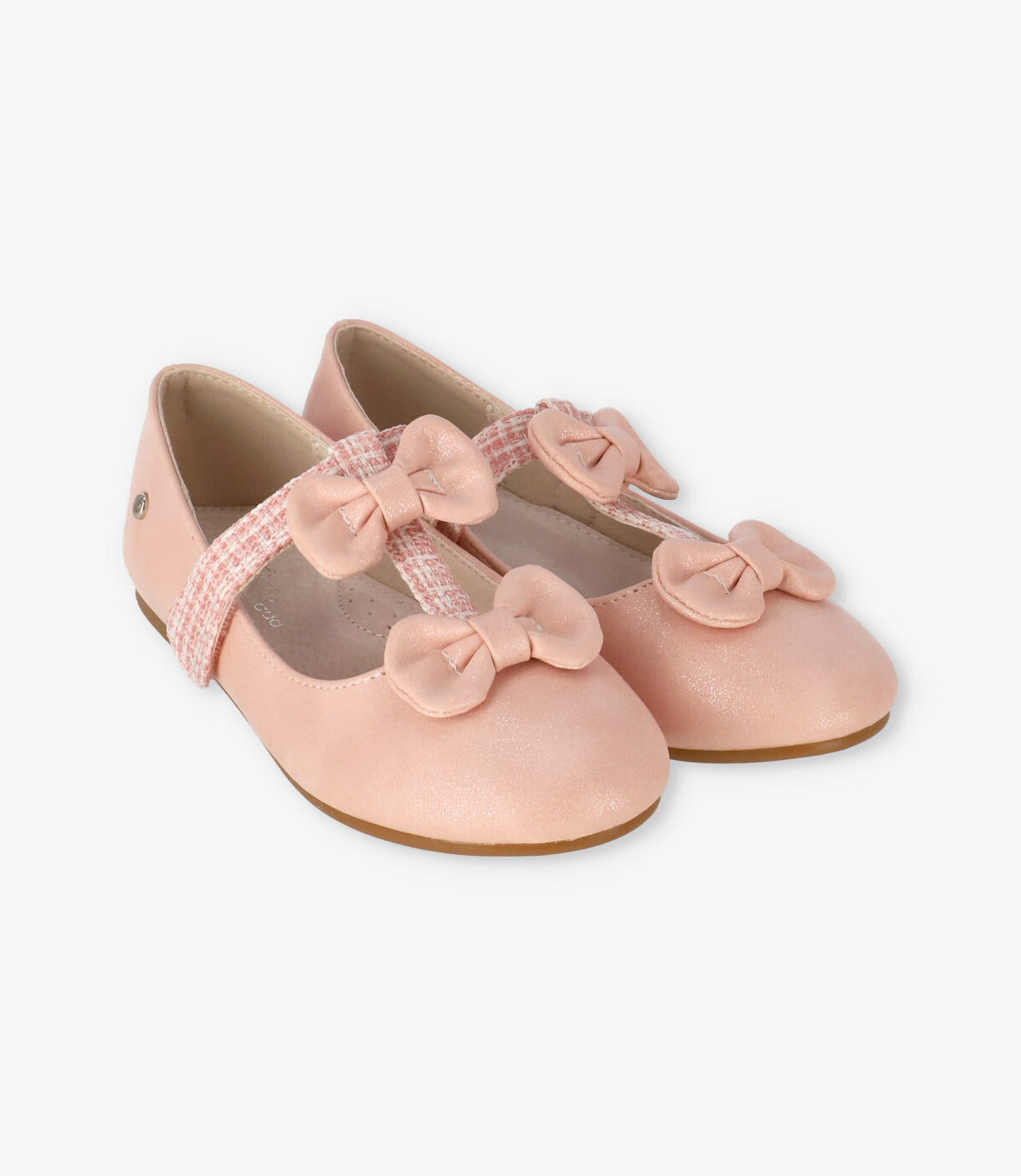 Bailarina niña con lazos
