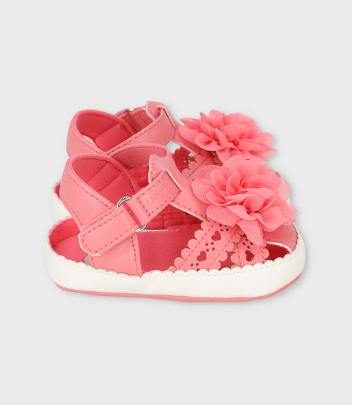 Sandalia recién nacida con flores y corazones 15 / Rosado