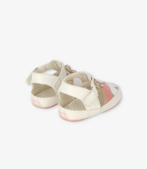 Sandalia recién nacida con mariposas 15 / Blanco
