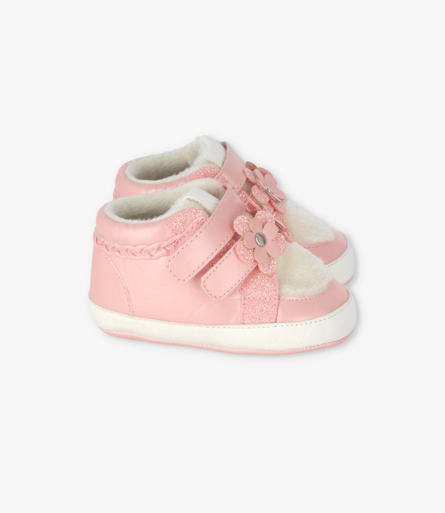 Botín recién nacida con oveja