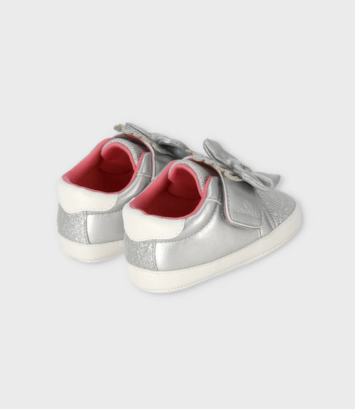 Zapatilla recién nacida con lazo y brillos