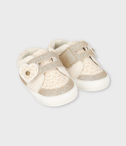 Zapatilla recién nacida corazones 15 / Beige