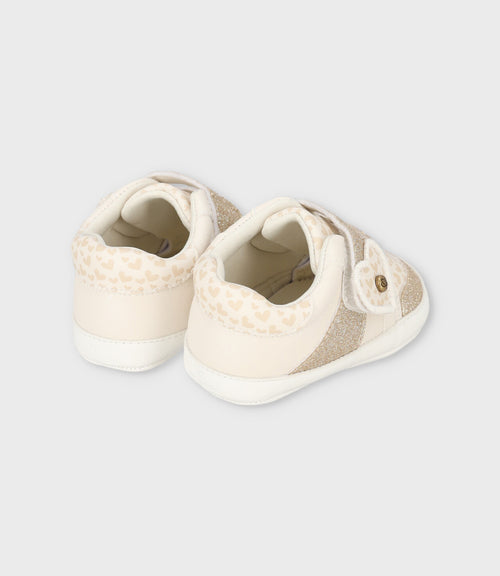 Zapatilla recién nacida corazones 15 / Beige