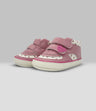 Zapatilla recién nacida con cherry y corazón