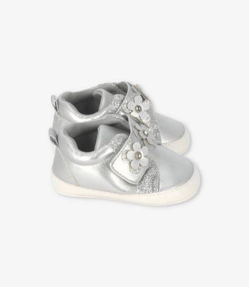 Zapatilla recién nacida metalizada