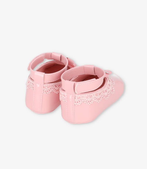 Bailarina recién nacida flores