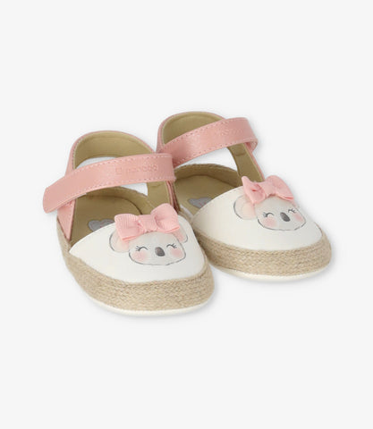 Bailarina recién nacida con koala