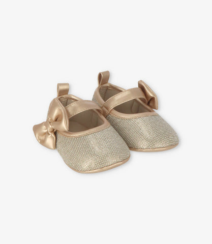 Bailarina recién nacida con lazo