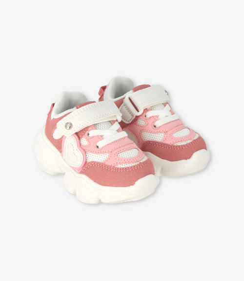 Zapatilla bebé con corazón