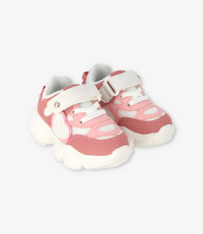 Zapatilla bebé con corazón