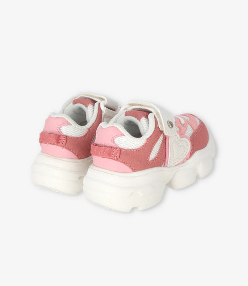 Zapatilla bebé con corazón