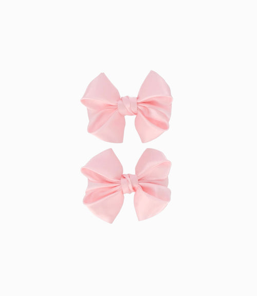 Pinche Niña Con Lazo