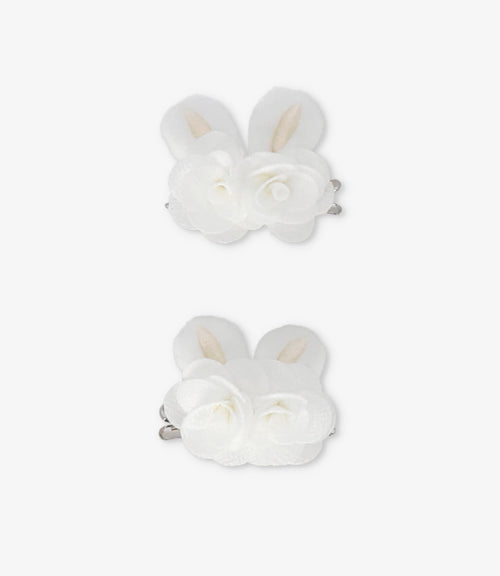 Pinche niña con rosas