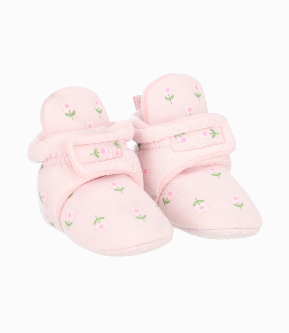 Pantuflas recién nacida con flores