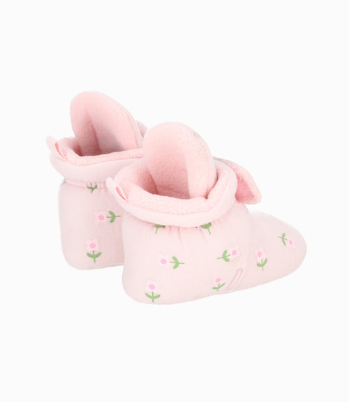 Pantuflas recién nacida con flores