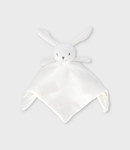 Tuto recién nacida de conejo