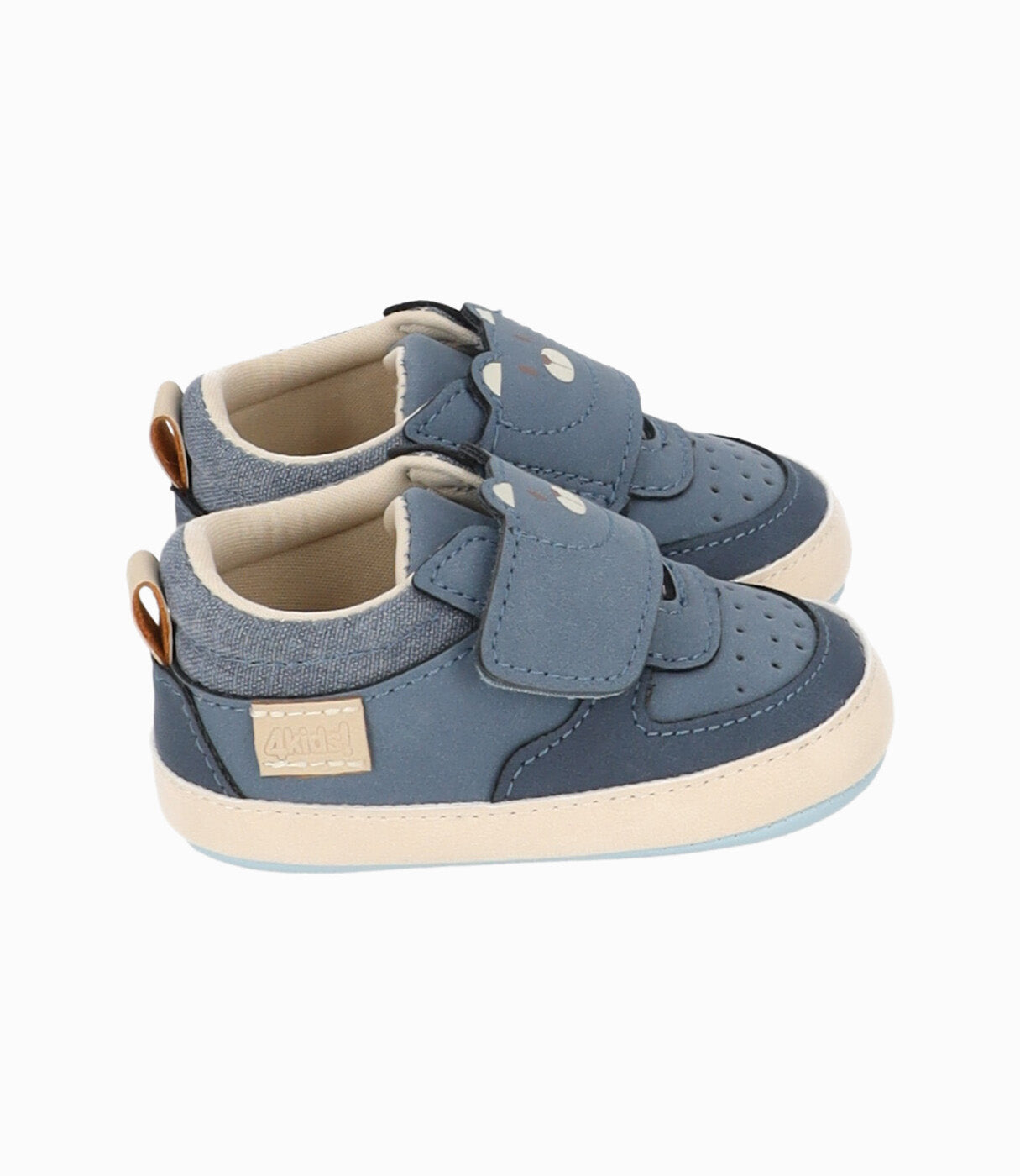 Zapato recién nacido con oso
