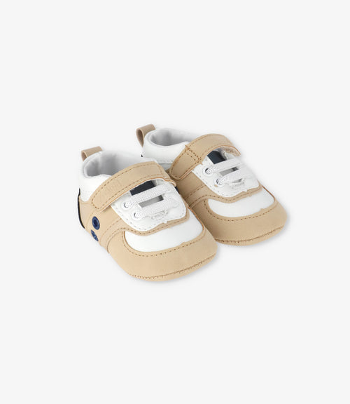 Zapatilla recién nacido con diseño