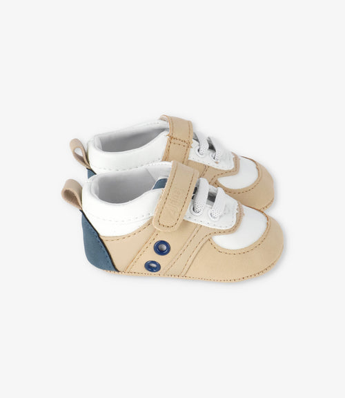 Zapatilla recién nacido con diseño