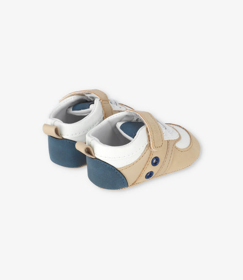 Zapatilla recién nacido con diseño